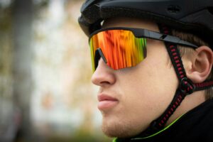 Occhiali da sole per ciclismo e casco: Quali astine si adattano meglio senza fare pressione sulle tempie